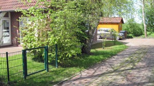 Zufahrt-und-Garten